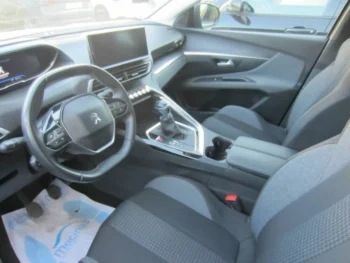 Peugeot 3008 negro 5