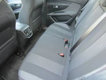Peugeot 3008 negro 6